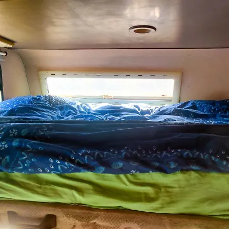 Kemping Vintage Camper On The Beach Off The Grid *