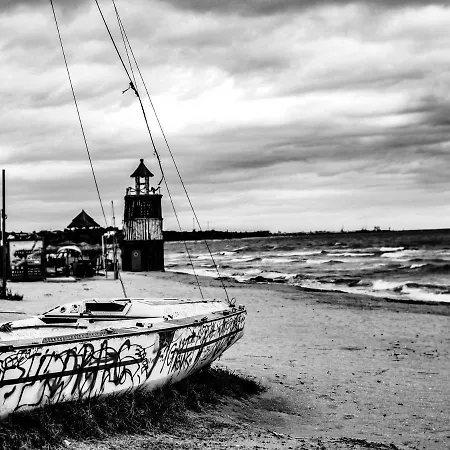Vintage Camper On The Beach Off The Grid Kemping Vama Veche