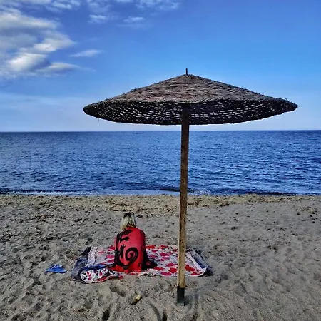 Vintage Camper On The Beach Off The Grid * Vama Veche